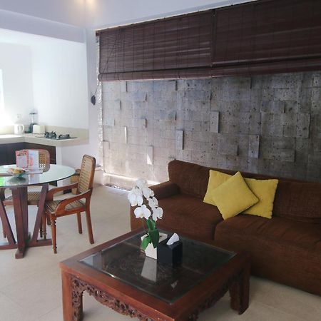 사가라 빌라 앤 스위트 발리 사누르 외부 사진 A living room in a villa