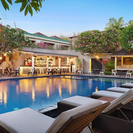 사가라 빌라 앤 스위트 발리 사누르 외부 사진 The swimming pool at the hotel