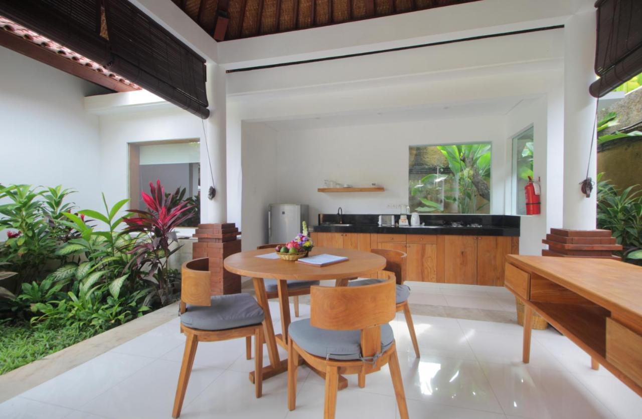 사가라 빌라 앤 스위트 발리 사누르 외부 사진 A villa in Bali