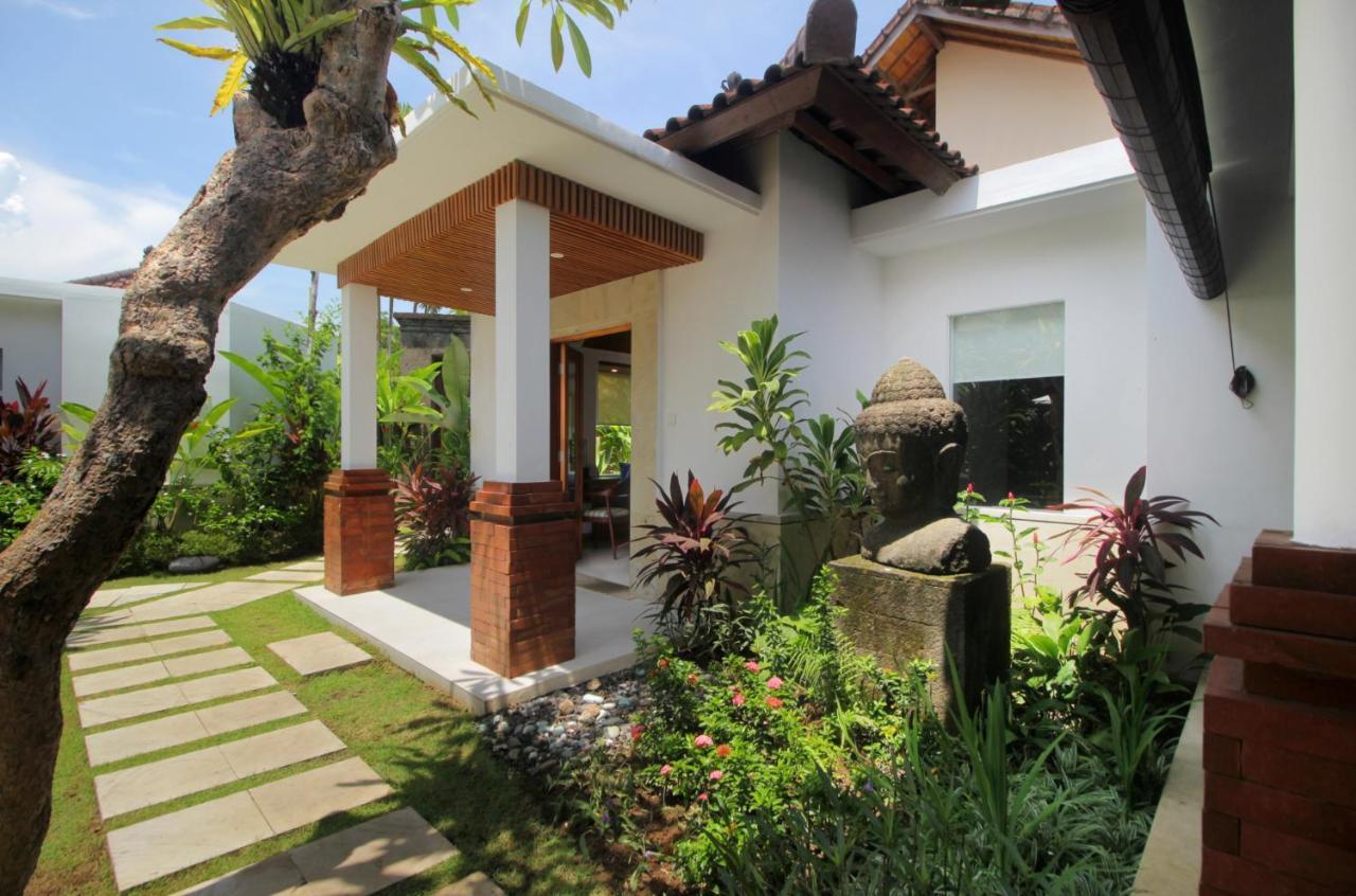 사가라 빌라 앤 스위트 발리 사누르 외부 사진 A villa in Bali