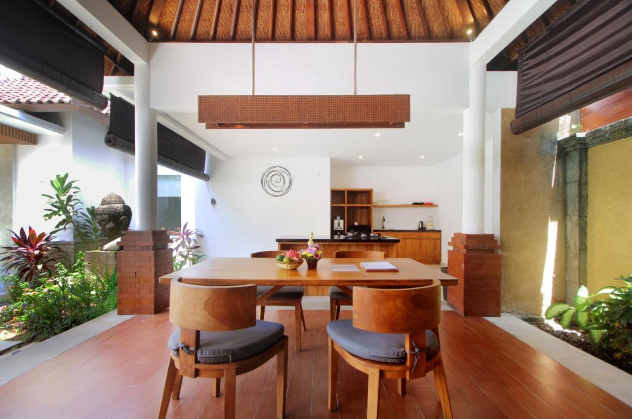 사가라 빌라 앤 스위트 발리 사누르 외부 사진 A dining room in a villa