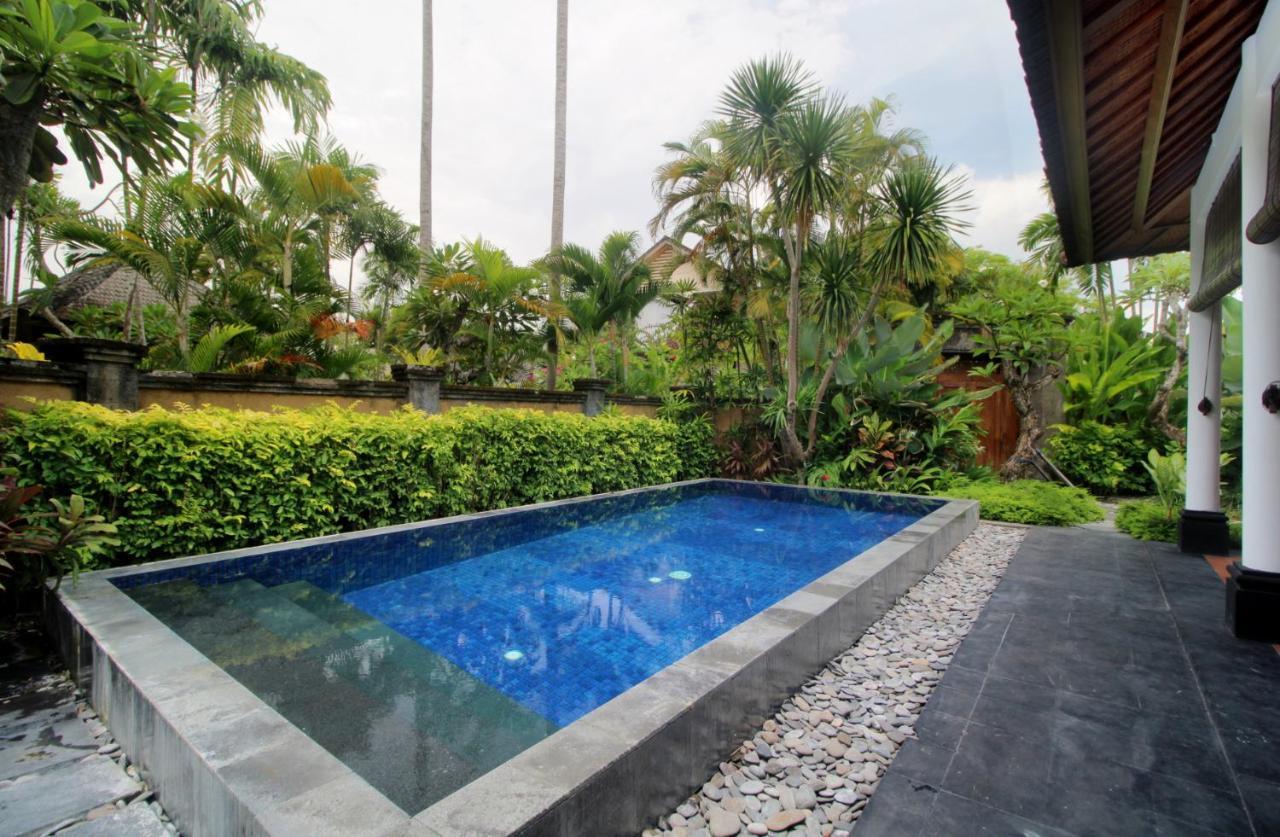 사가라 빌라 앤 스위트 발리 사누르 외부 사진 A swimming pool in Bali, Indonesia
