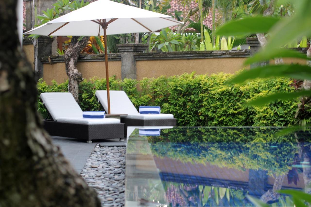 사가라 빌라 앤 스위트 발리 사누르 외부 사진 The swimming pool at the hotel