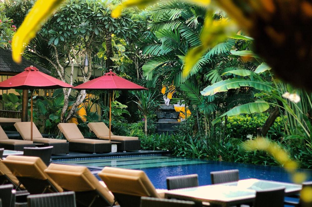 사가라 빌라 앤 스위트 발리 사누르 외부 사진 The swimming pool at the hotel