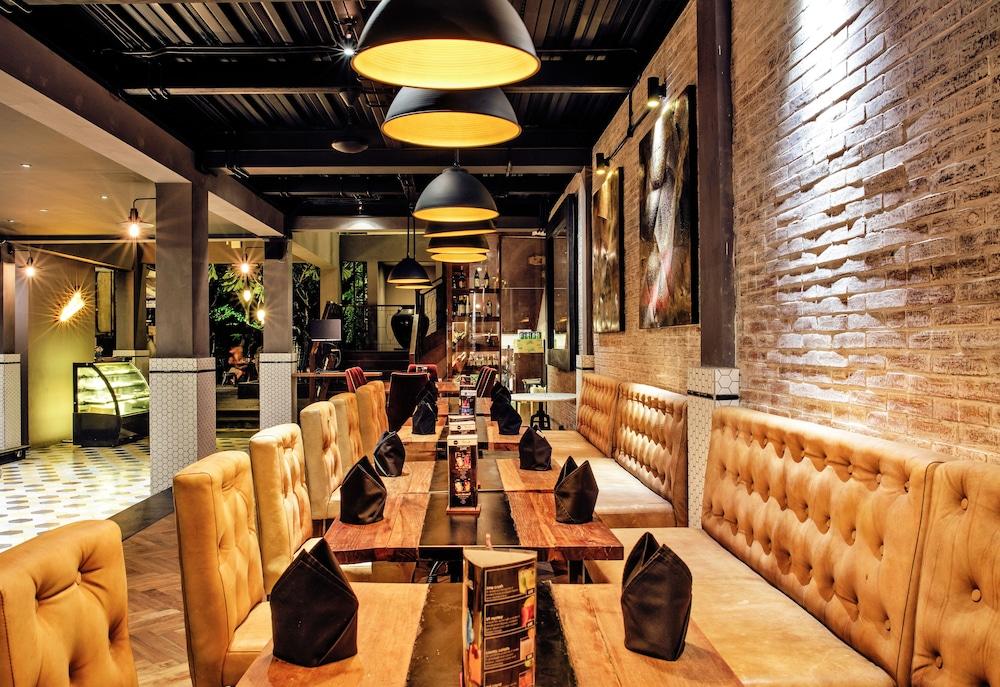 사가라 빌라 앤 스위트 발리 사누르 외부 사진 The interior of the restaurant