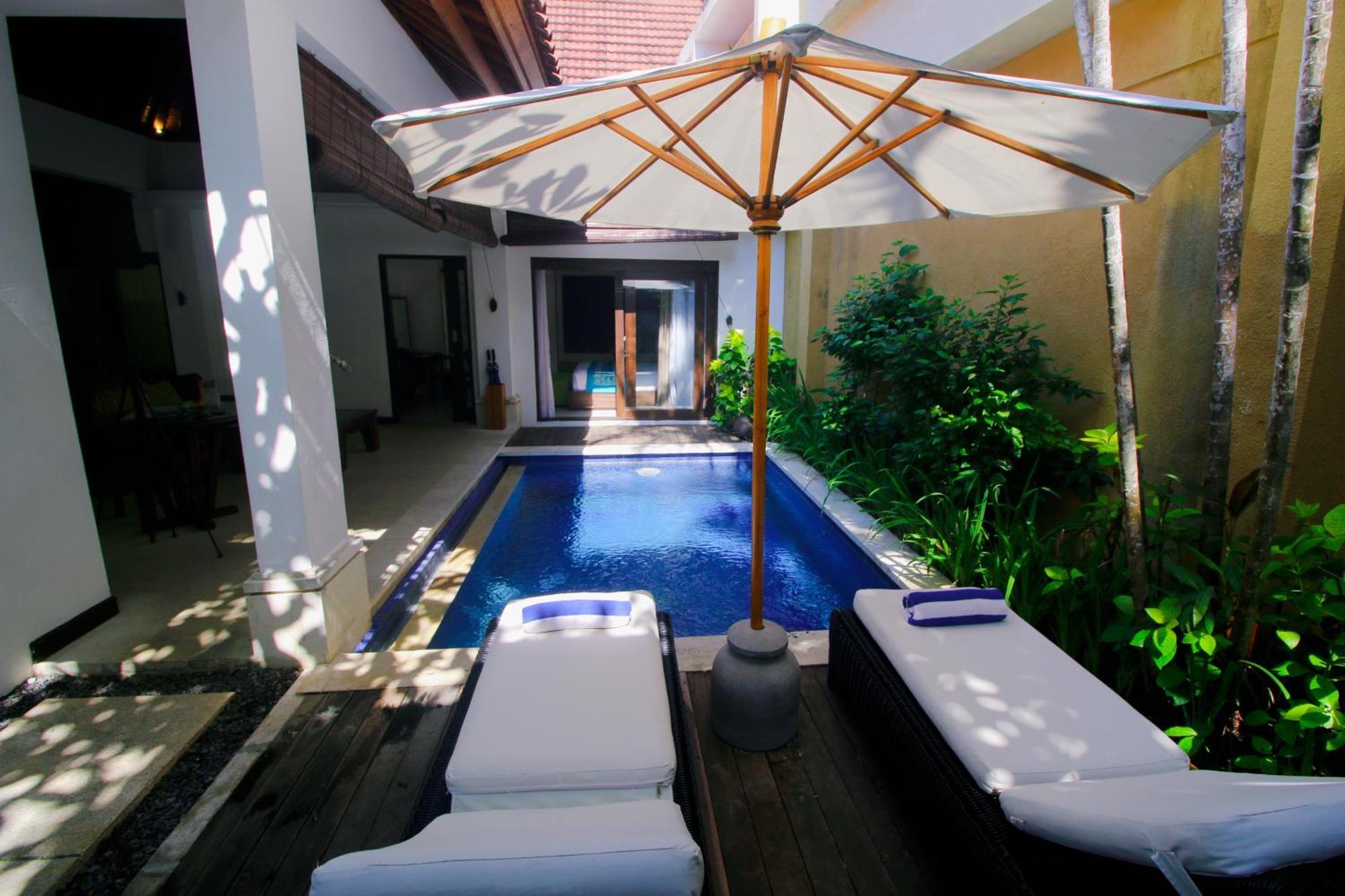 사가라 빌라 앤 스위트 발리 사누르 외부 사진 A pool at a resort in Phuket, Thailand