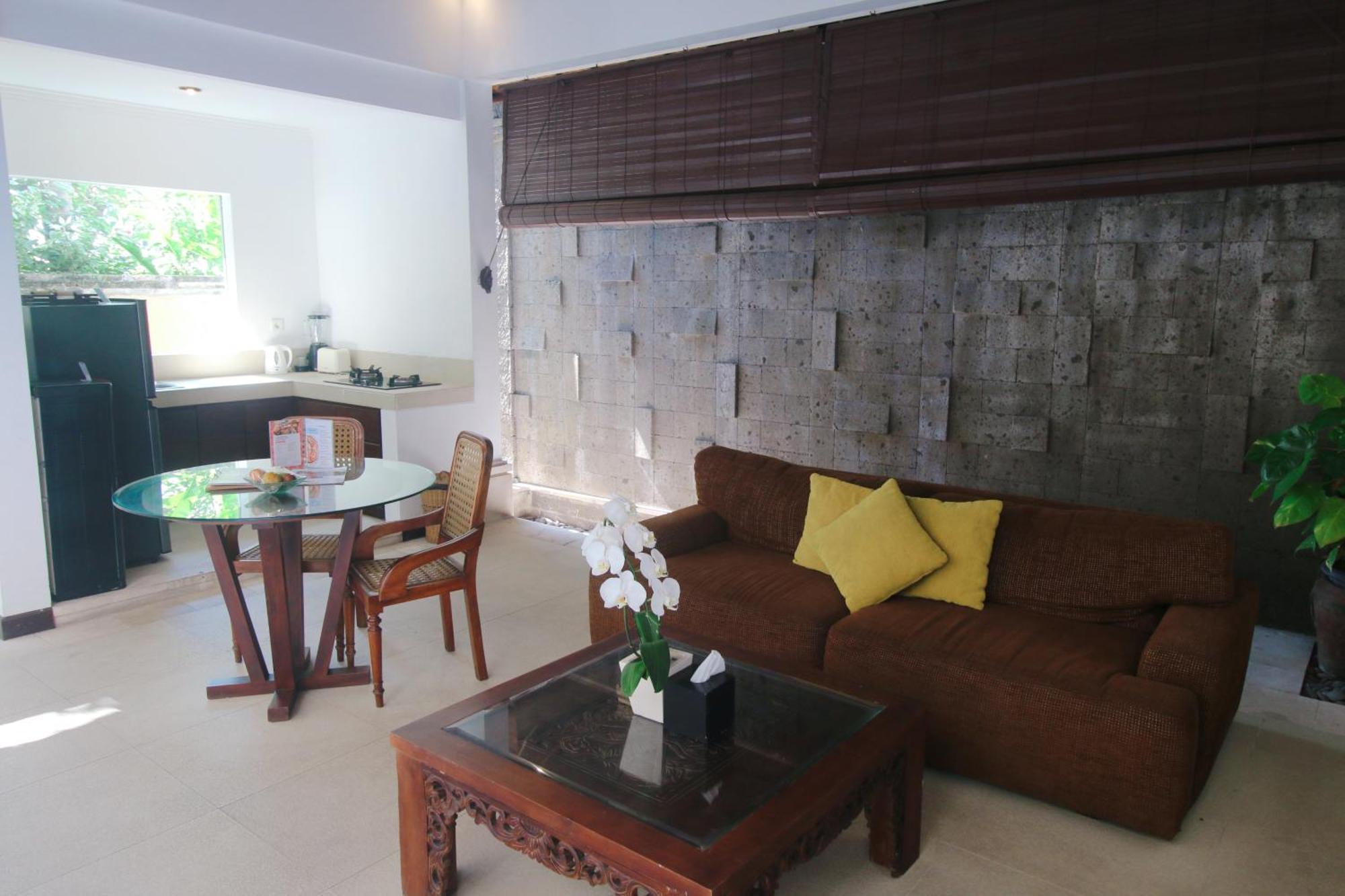 사가라 빌라 앤 스위트 발리 사누르 외부 사진 A living room in a villa